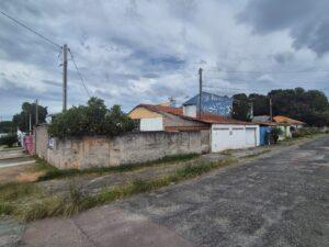 Terreno de esquina no Uberaba – com 3 residências 6