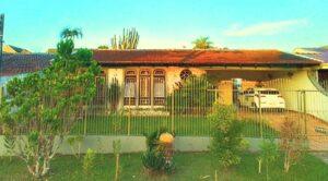 Casa térrea no Jardim das Américas – amplo terreno, edícula e excelente localização 5